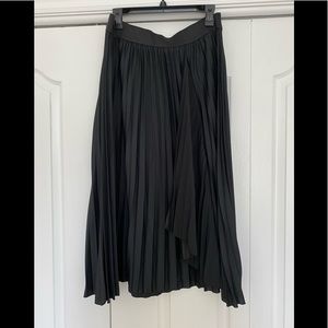 Black Pleated skirt
